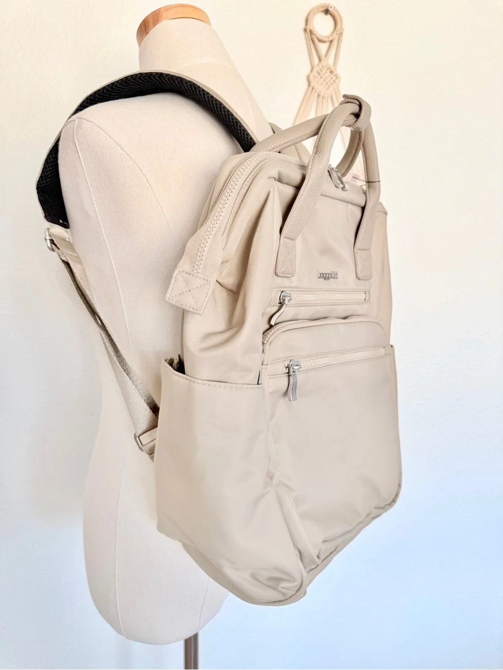🤎 Baggallini Chelsea Laptop Backpack Taupe Twill Silver Hardware